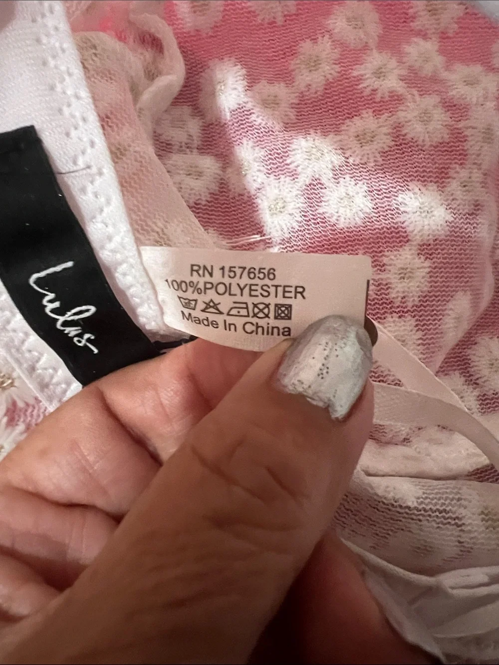 Lulu’s White Floral Embroidered Bucket Hat- Brand Lulu’s
